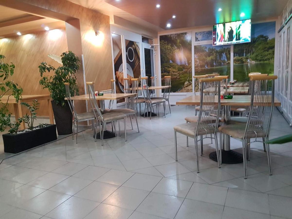 Motel Genex-M Бугойно Екстериор снимка