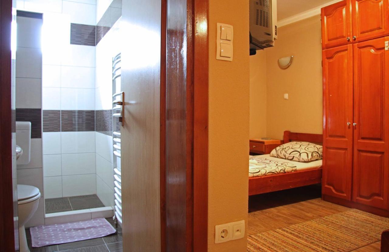 Motel Genex-M Бугойно Екстериор снимка
