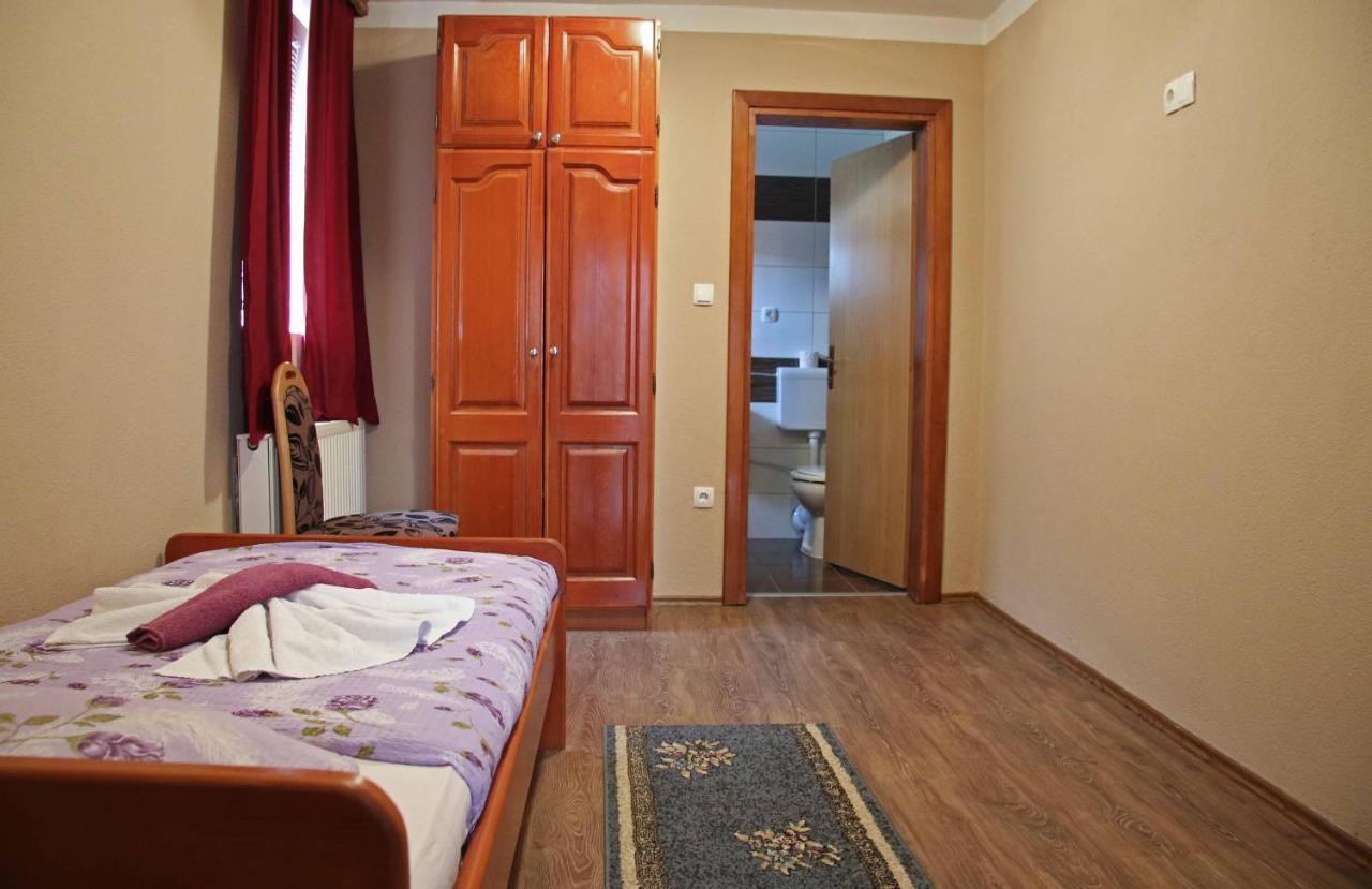 Motel Genex-M Бугойно Екстериор снимка