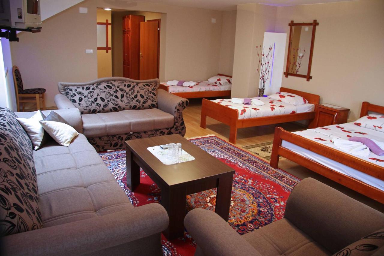Motel Genex-M Бугойно Екстериор снимка