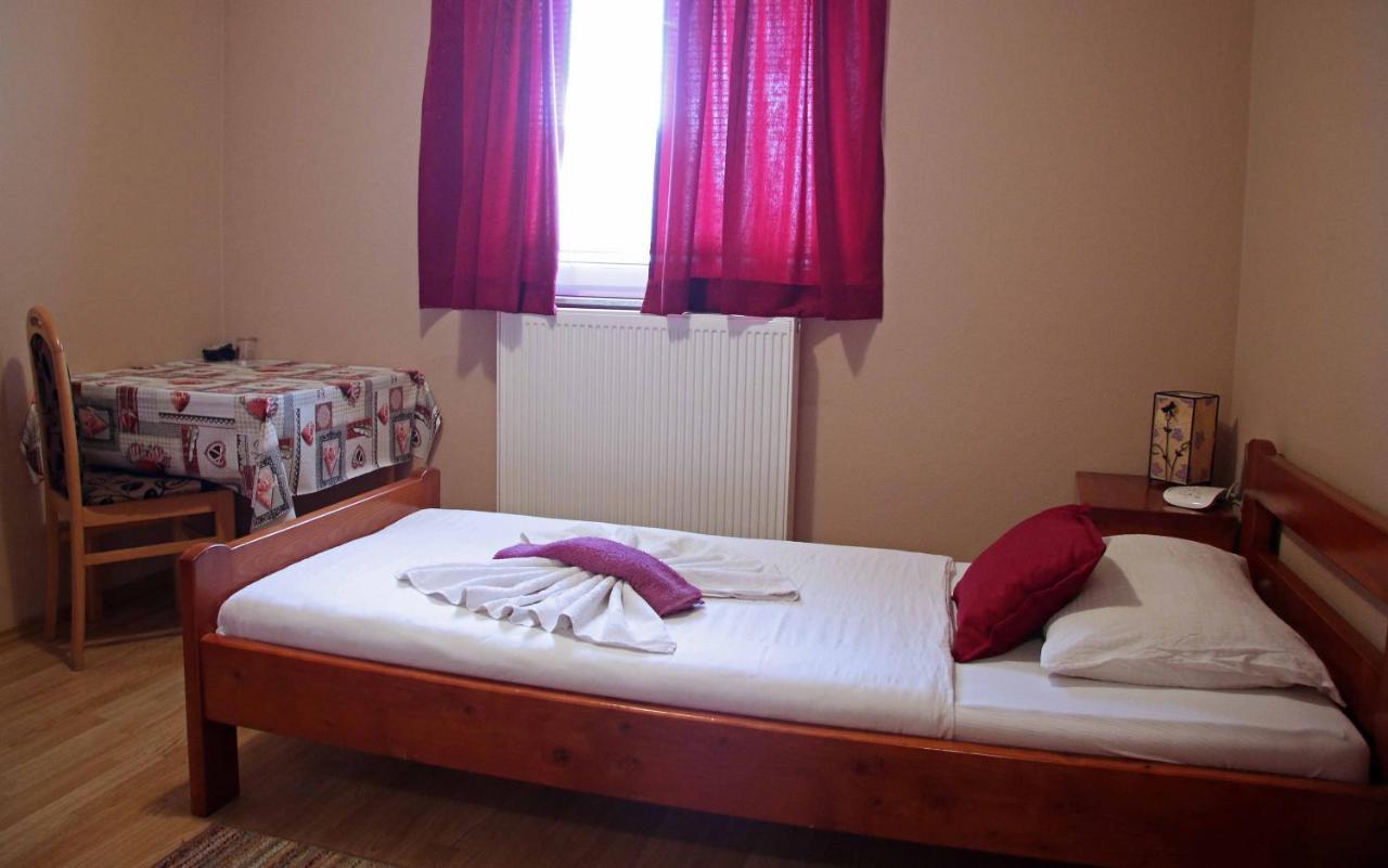 Motel Genex-M Бугойно Екстериор снимка