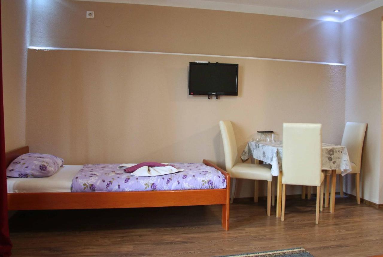 Motel Genex-M Бугойно Екстериор снимка