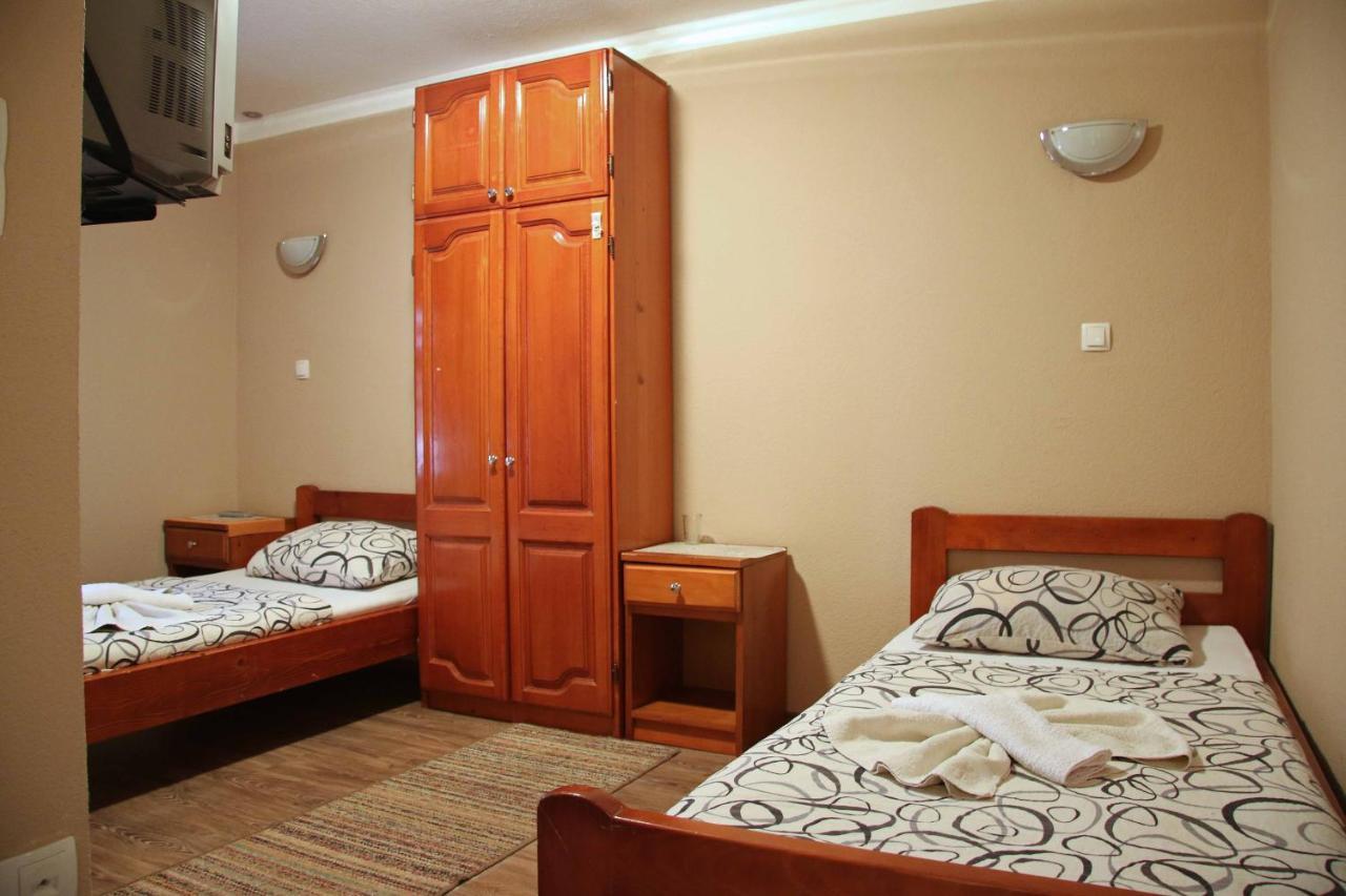 Motel Genex-M Бугойно Екстериор снимка