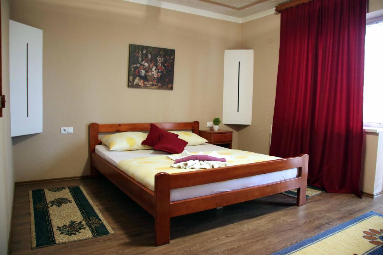 Motel Genex-M Бугойно Екстериор снимка