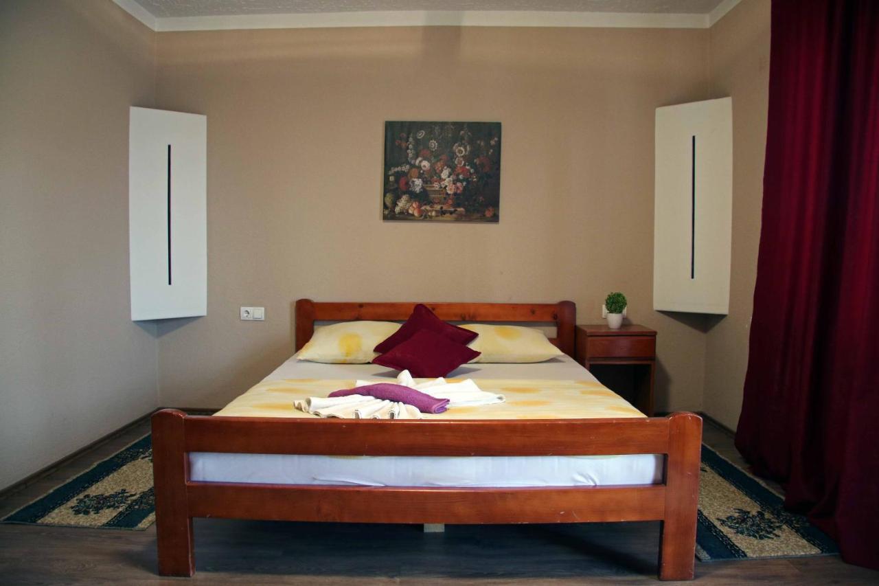 Motel Genex-M Бугойно Екстериор снимка